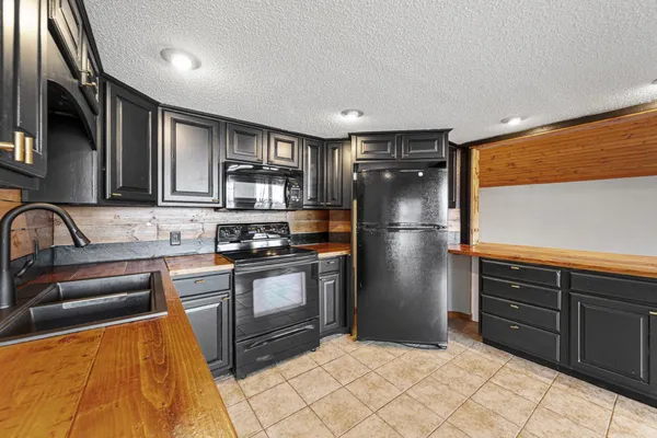 $499,900 | 1234 Bakers Bay Road, Kasota, MN 56050