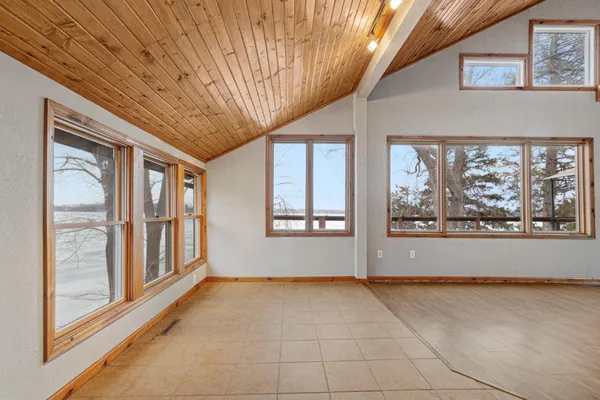 $499,900 | 1234 Bakers Bay Road, Kasota, MN 56050