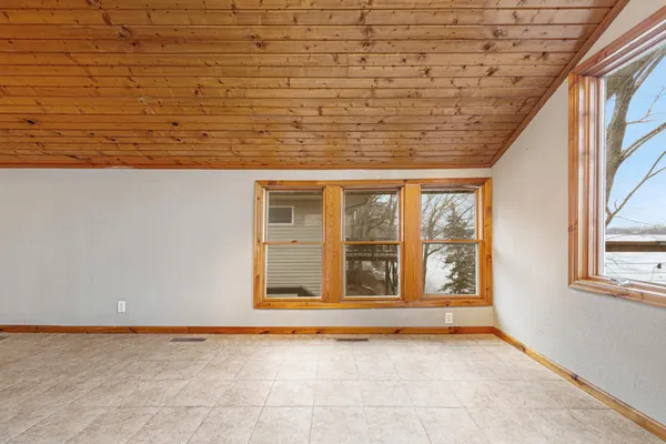 $499,900 | 1234 Bakers Bay Road, Kasota, MN 56050