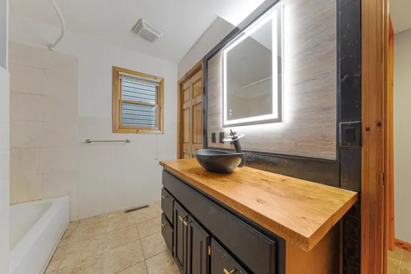 $499,900 | 1234 Bakers Bay Road, Kasota, MN 56050