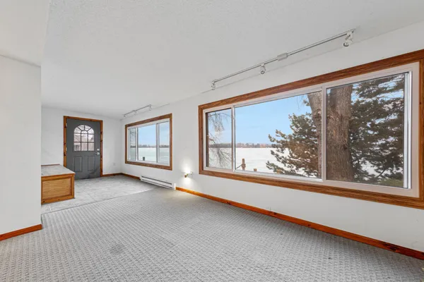 $499,900 | 1234 Bakers Bay Road, Kasota, MN 56050