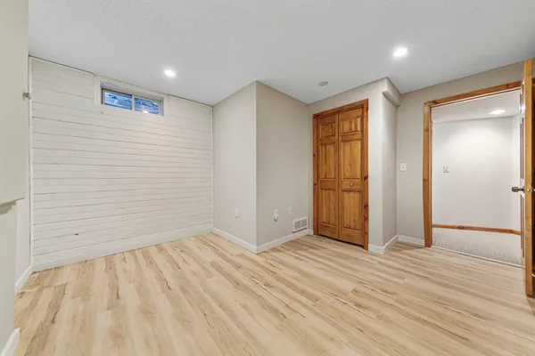 $499,900 | 1234 Bakers Bay Road, Kasota, MN 56050