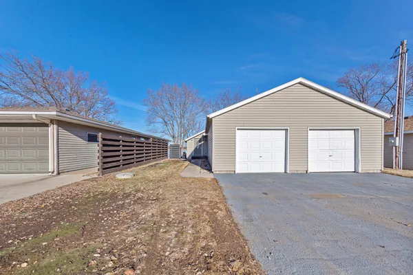 $499,900 | 1234 Bakers Bay Road, Kasota, MN 56050