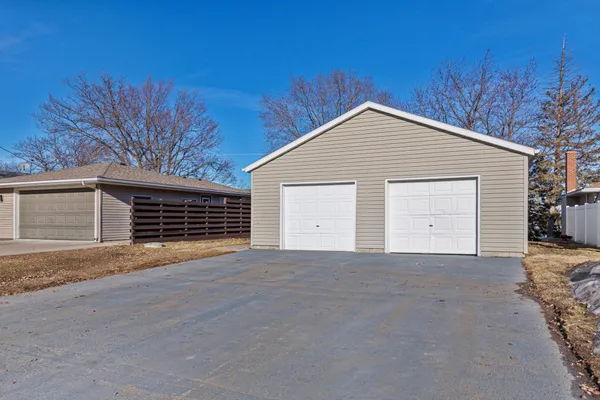 $499,900 | 1234 Bakers Bay Road, Kasota, MN 56050