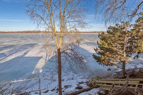 $499,900 | 1234 Bakers Bay Road, Kasota, MN 56050