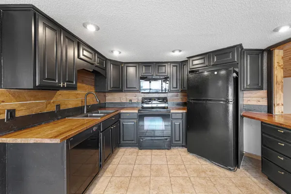 $499,900 | 1234 Bakers Bay Road, Kasota, MN 56050