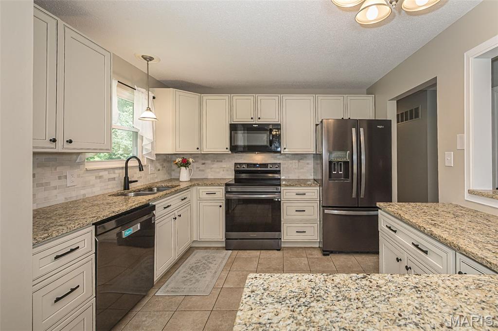 468 Talbert Court Ballwin, MO 63021 - Photo 8 of 28