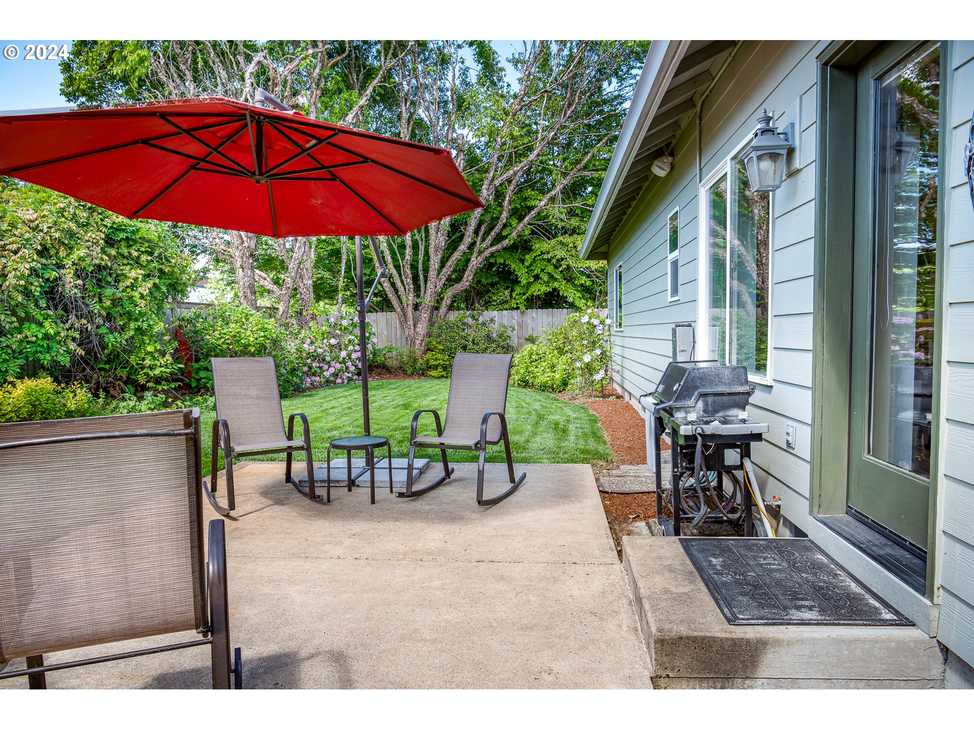 701 Blackstone Street Springfield, OR 97477 - Photo 39 of 40 a view of a patio with a table and chairs under an umbrella