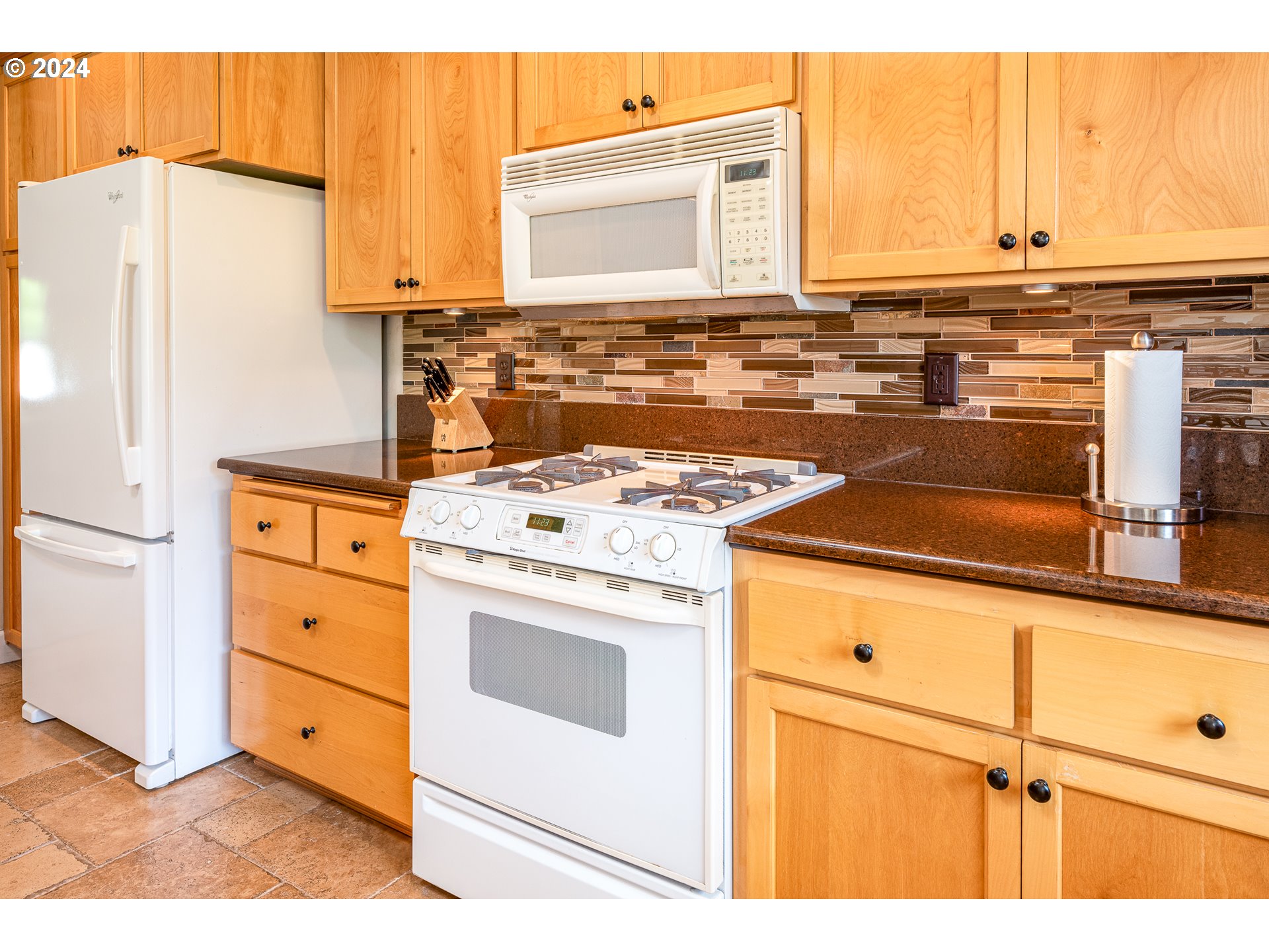 701 Blackstone Street Springfield, OR 97477 - Photo 9 of 40 a kitchen with stainless steel appliances granite countertop a stove and a refrigerator