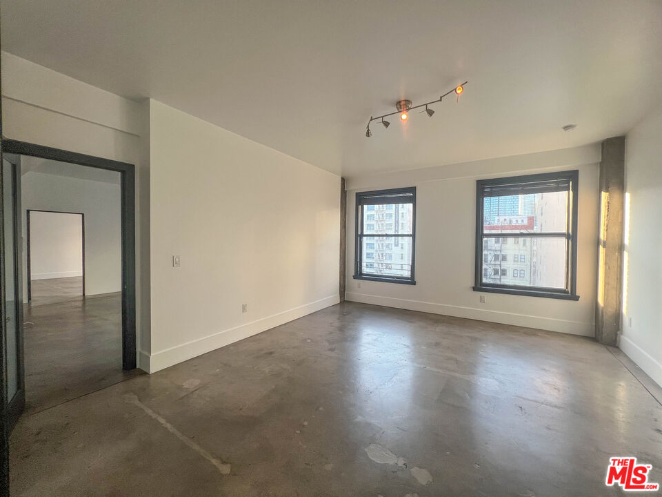 810 South Spring Street, Unit 801 Los Angeles, CA 90014 - Photo 12 of 21 an empty room with windows and closet