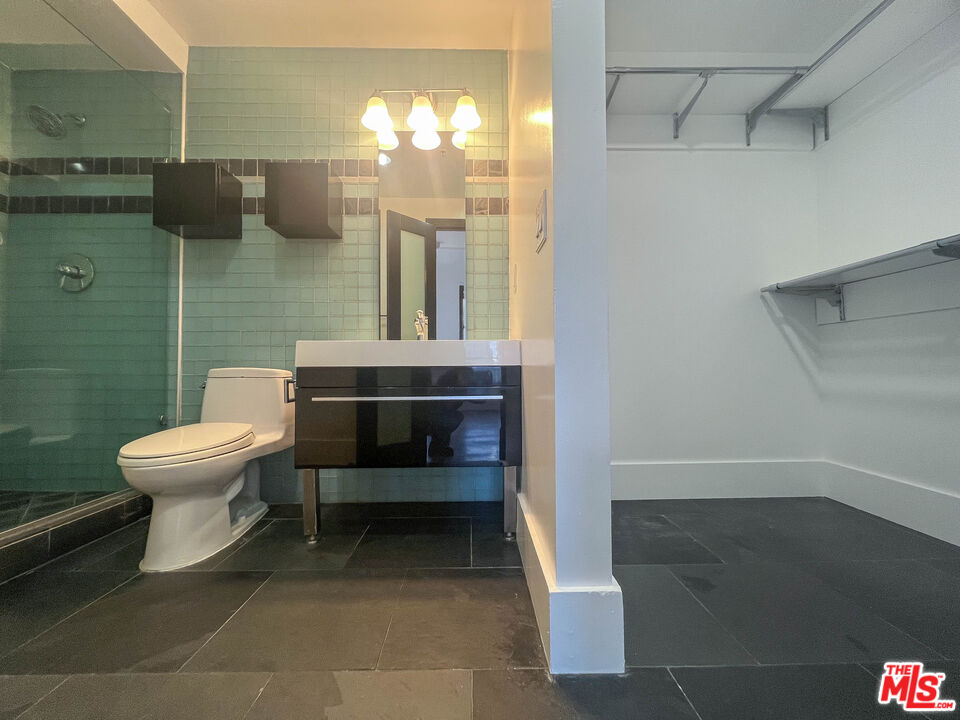 810 South Spring Street, Unit 801 Los Angeles, CA 90014 - Photo 5 of 21 a bathroom with a toilet a sink and mirror
