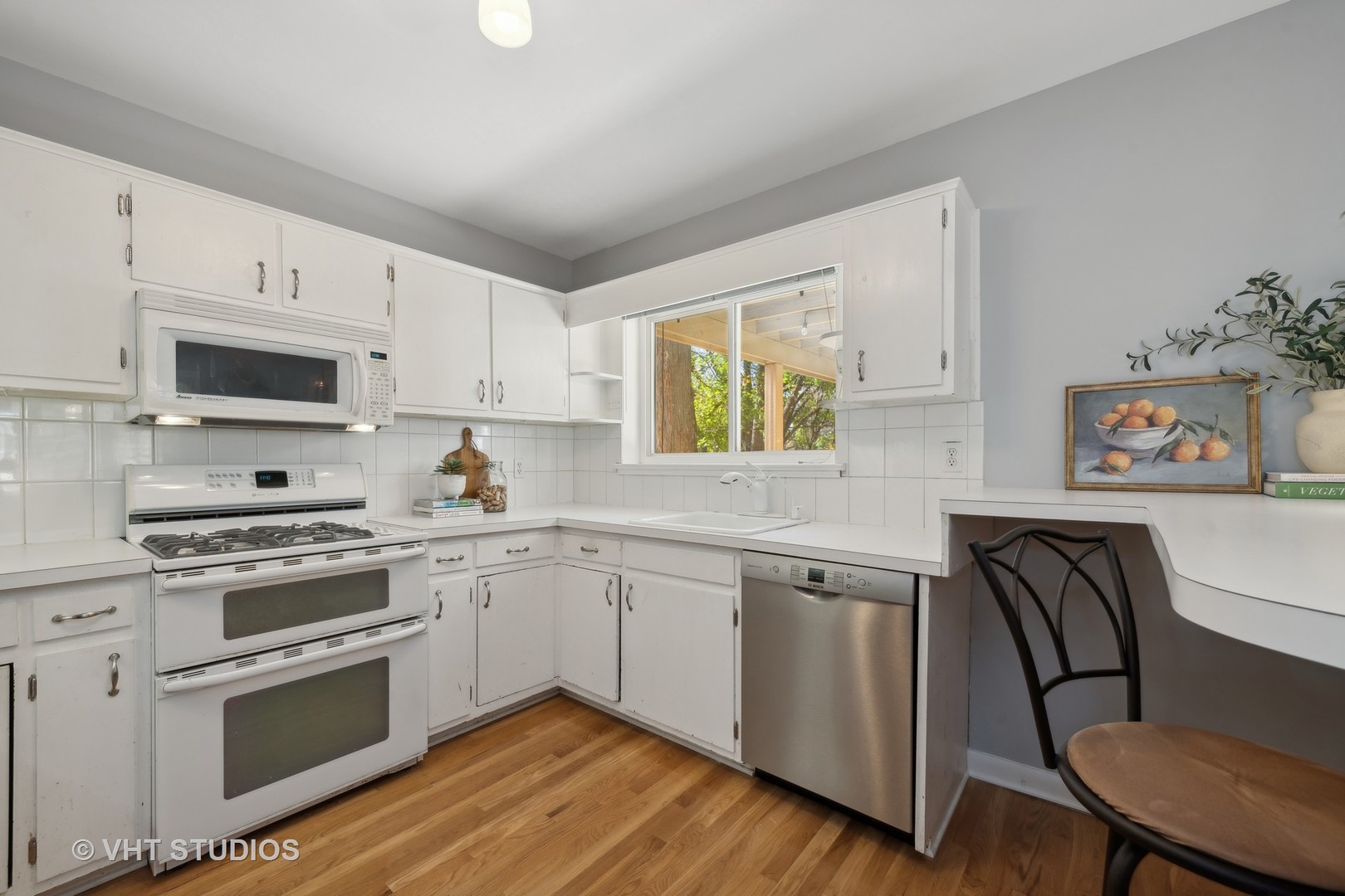 310 Warwick Road Tower Lakes, IL 60010 - Photo 10 of 46 Gallery Image 10