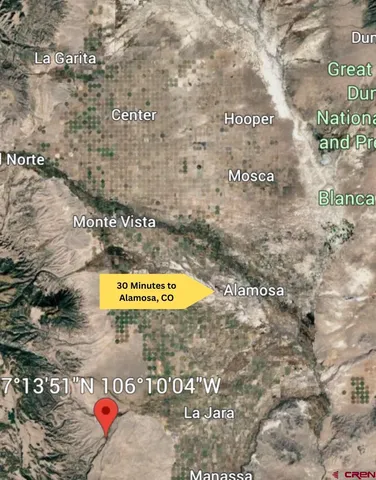 a sign that is on the side of a wall