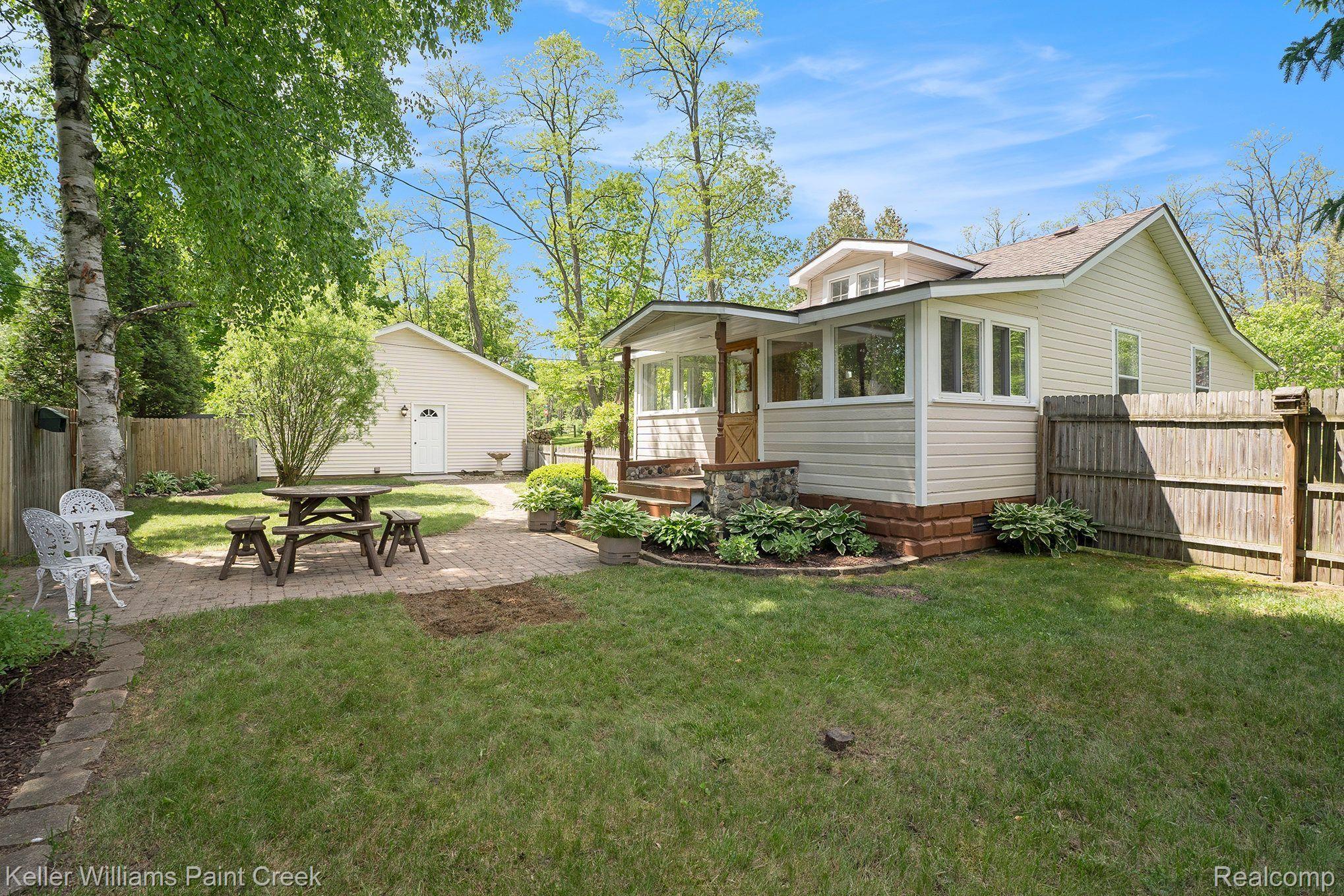 8523 Lakeshore Road Lexington, MI 48450 - Photo 12 of 20 Gallery Image 12