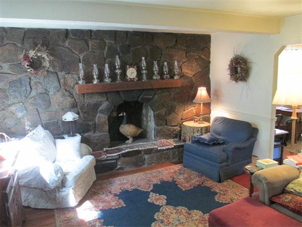 12 Rice Street Wellesley, MA 02481 - Photo 4 of 8