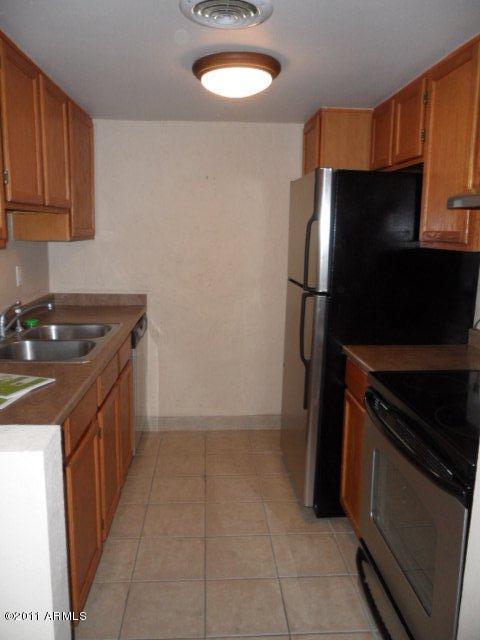 3416 North 44th Street, Unit 24 Phoenix, AZ 85018 - Photo 5 of 9 Kitchen