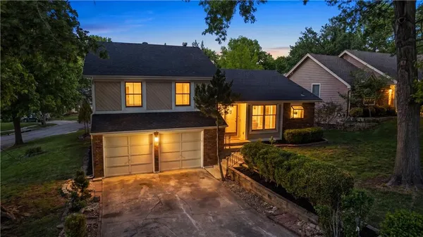 $379,900 | 14518 West 91st Street, Lenexa, KS 66215