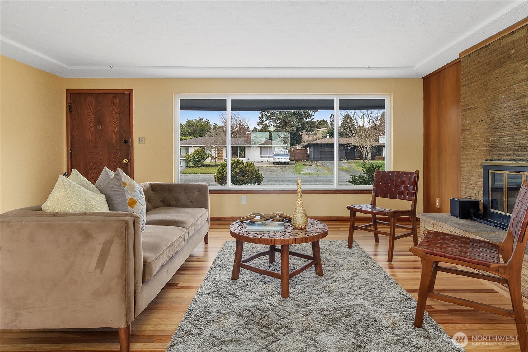 7716 South Mission Drive Seattle, WA 98178 - Photo 2 of 40