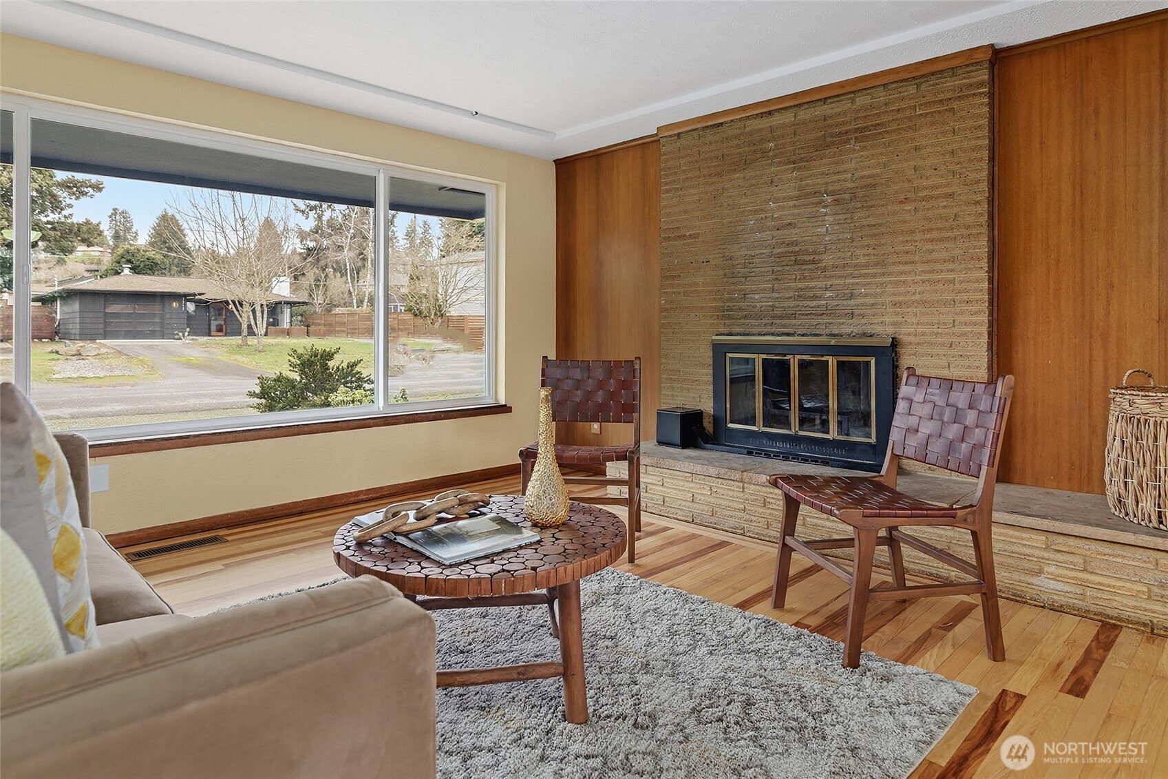 7716 South Mission Drive Seattle, WA 98178 - Photo 3 of 40