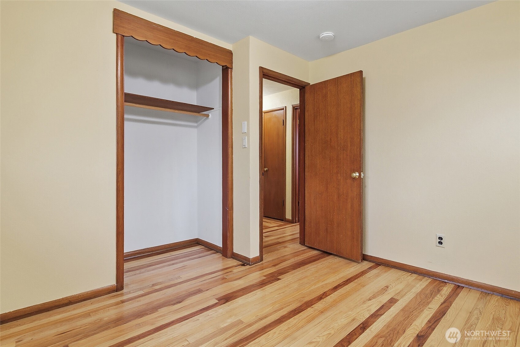 7716 South Mission Drive Seattle, WA 98178 - Photo 6 of 40