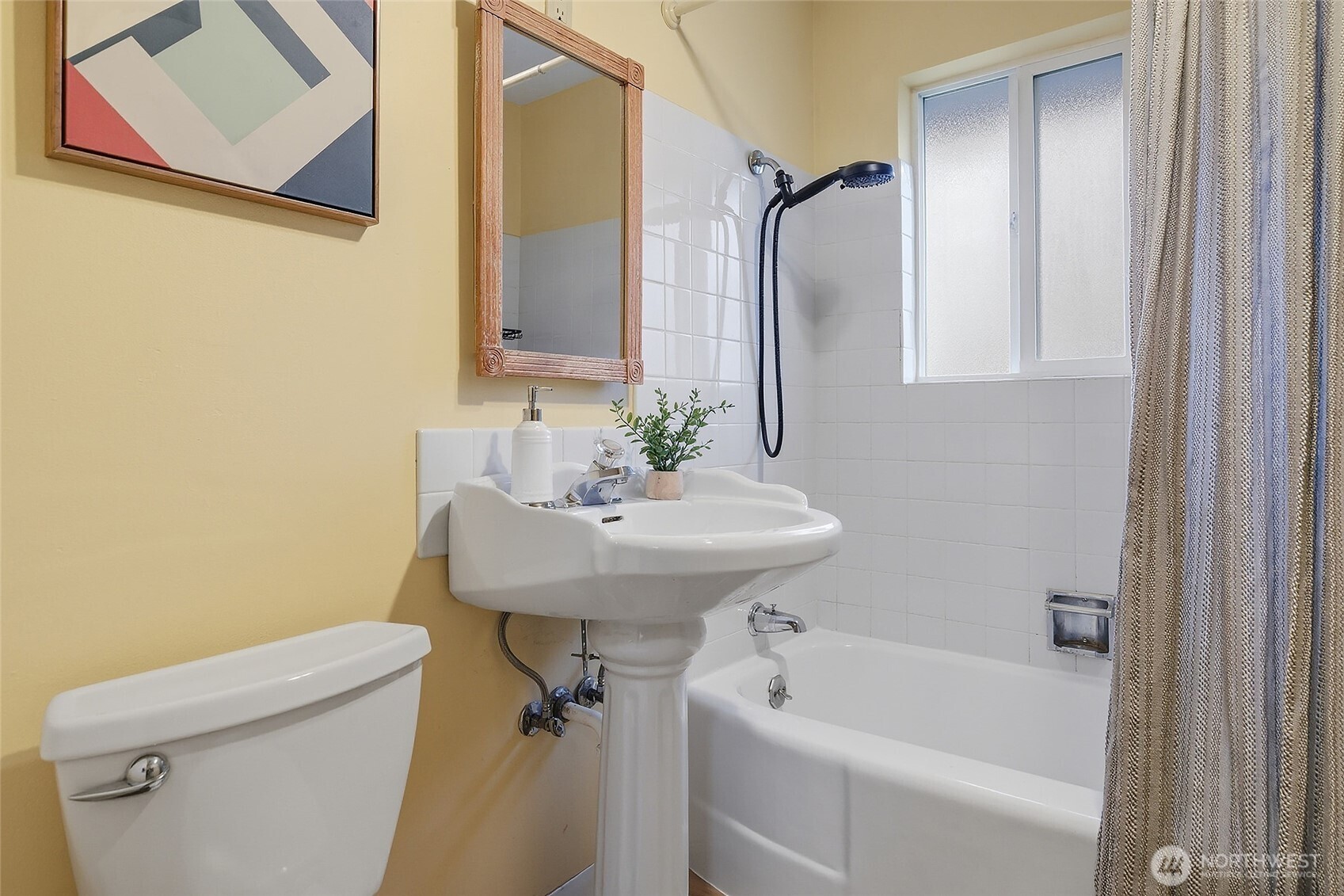 7716 South Mission Drive Seattle, WA 98178 - Photo 8 of 40