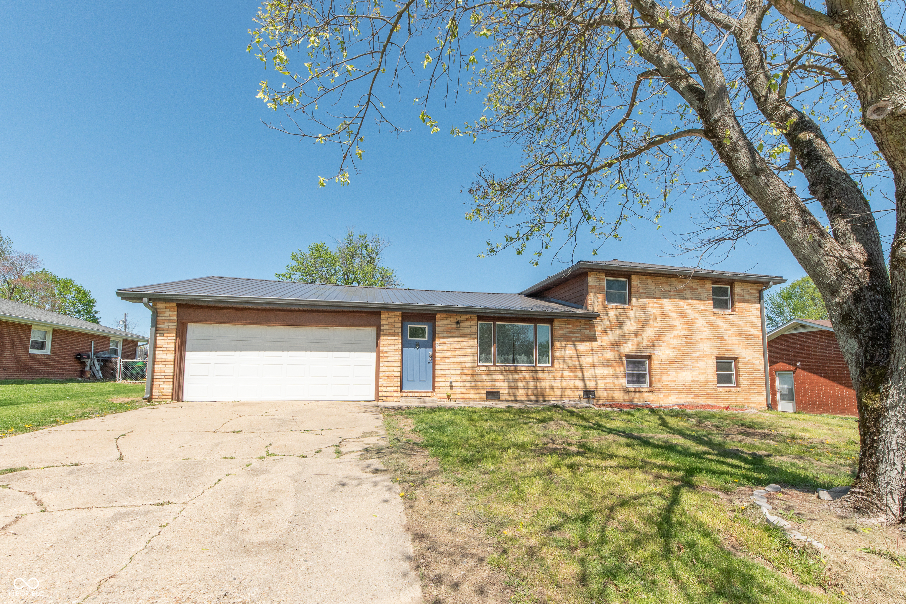 9636 Randal Street Columbus, IN 47203 - Photo 1 of 33