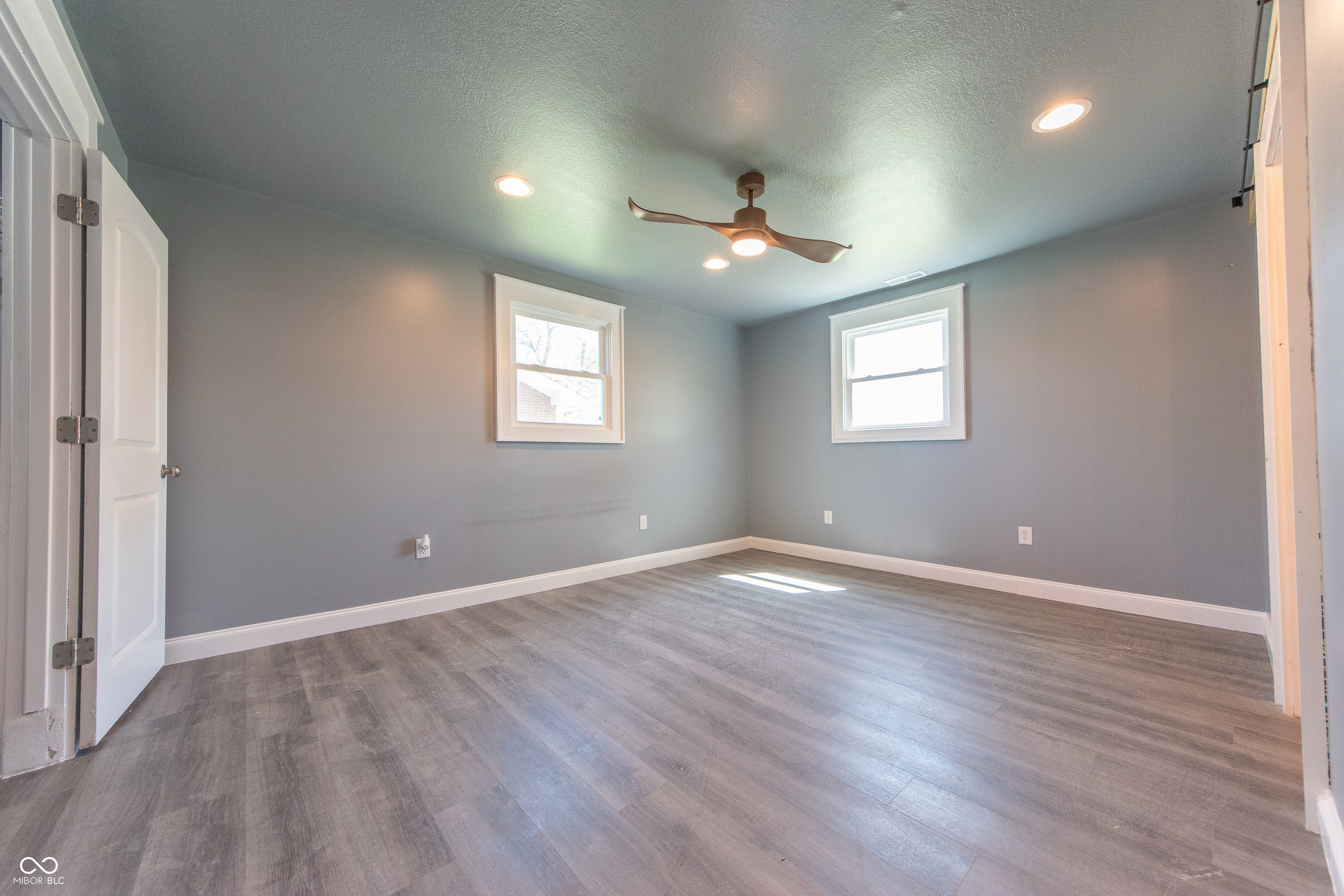 9636 Randal Street Columbus, IN 47203 - Photo 13 of 33