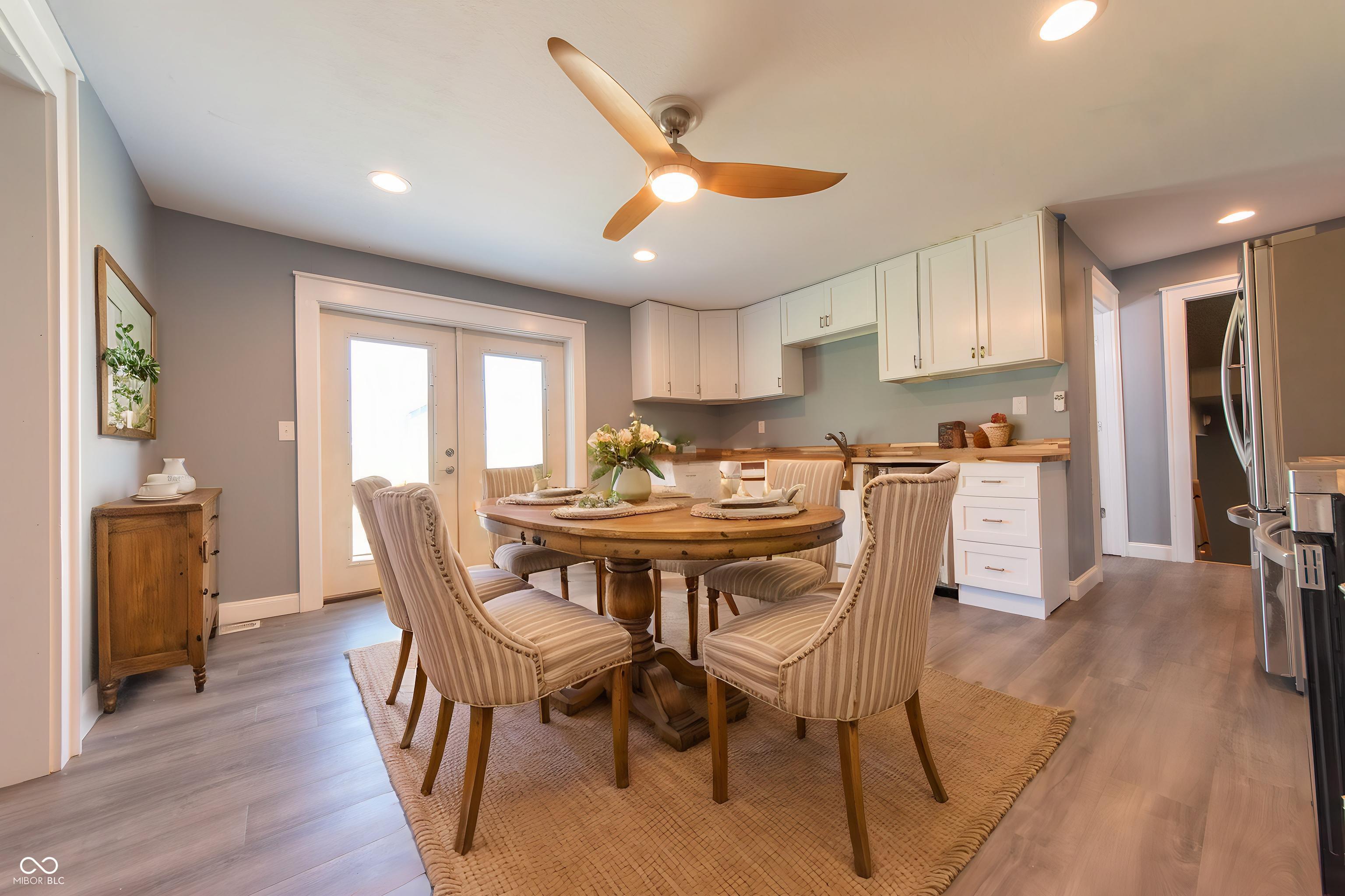 9636 Randal Street Columbus, IN 47203 - Photo 5 of 33