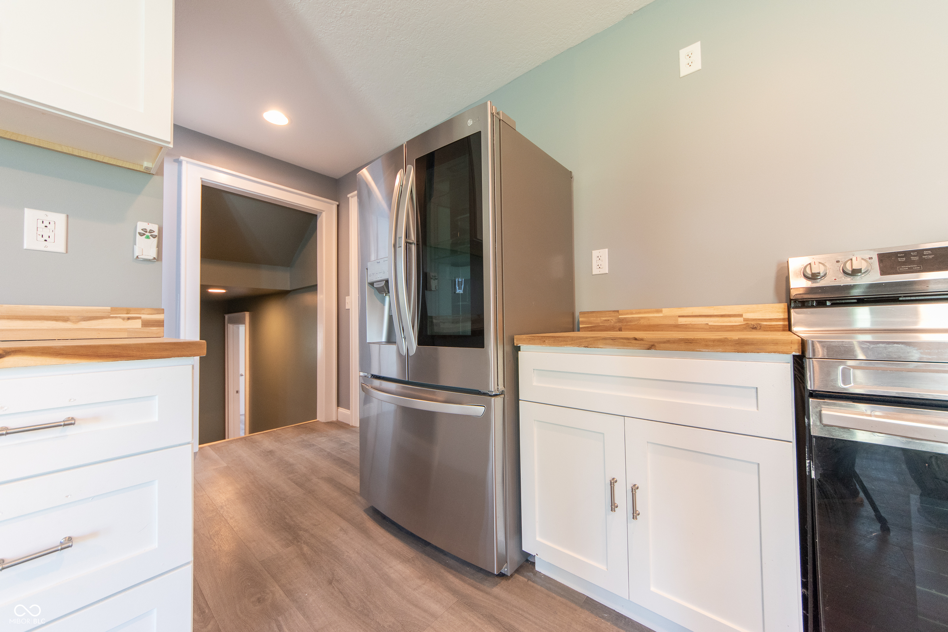 9636 Randal Street Columbus, IN 47203 - Photo 9 of 33