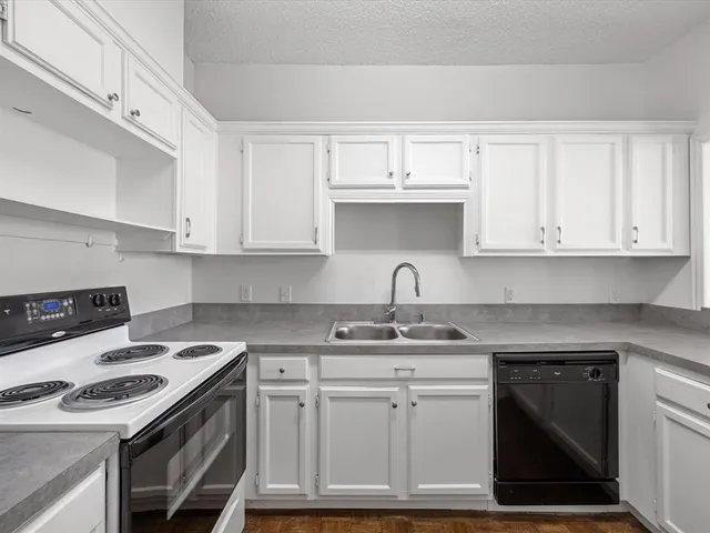 $1,700 | 5310 Keller Springs Road, Unit 332, Dallas, TX 75248