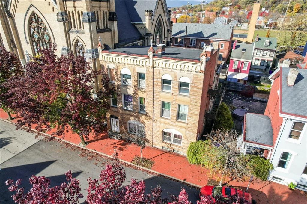 a view of street with an outdoor space
