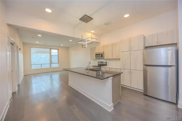 $2,450 | 1020 Elmwood Avenue, Unit 404, Buffalo, NY 14222