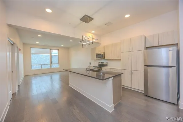 $2,450 | 1020 Elmwood Avenue, Unit 404, Buffalo, NY 14222