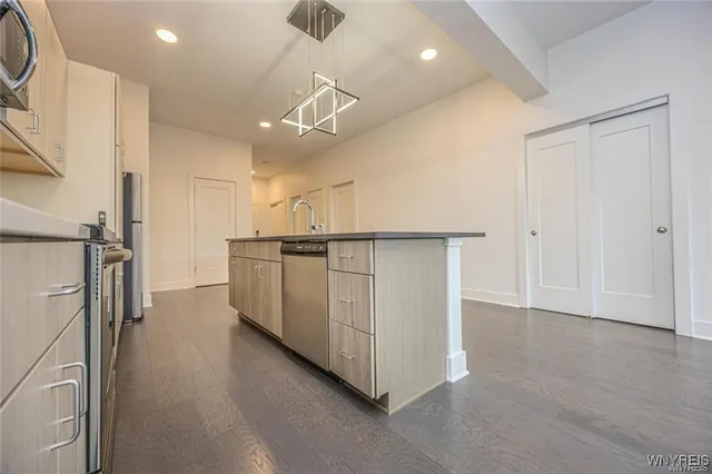 $2,450 | 1020 Elmwood Avenue, Unit 404, Buffalo, NY 14222