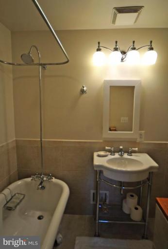 2002 Swans Neck Way Reston, VA 20191 - Photo 6 of 22 THE SECOND MASTER BATH IS ALSO FULLY-REMODELED!