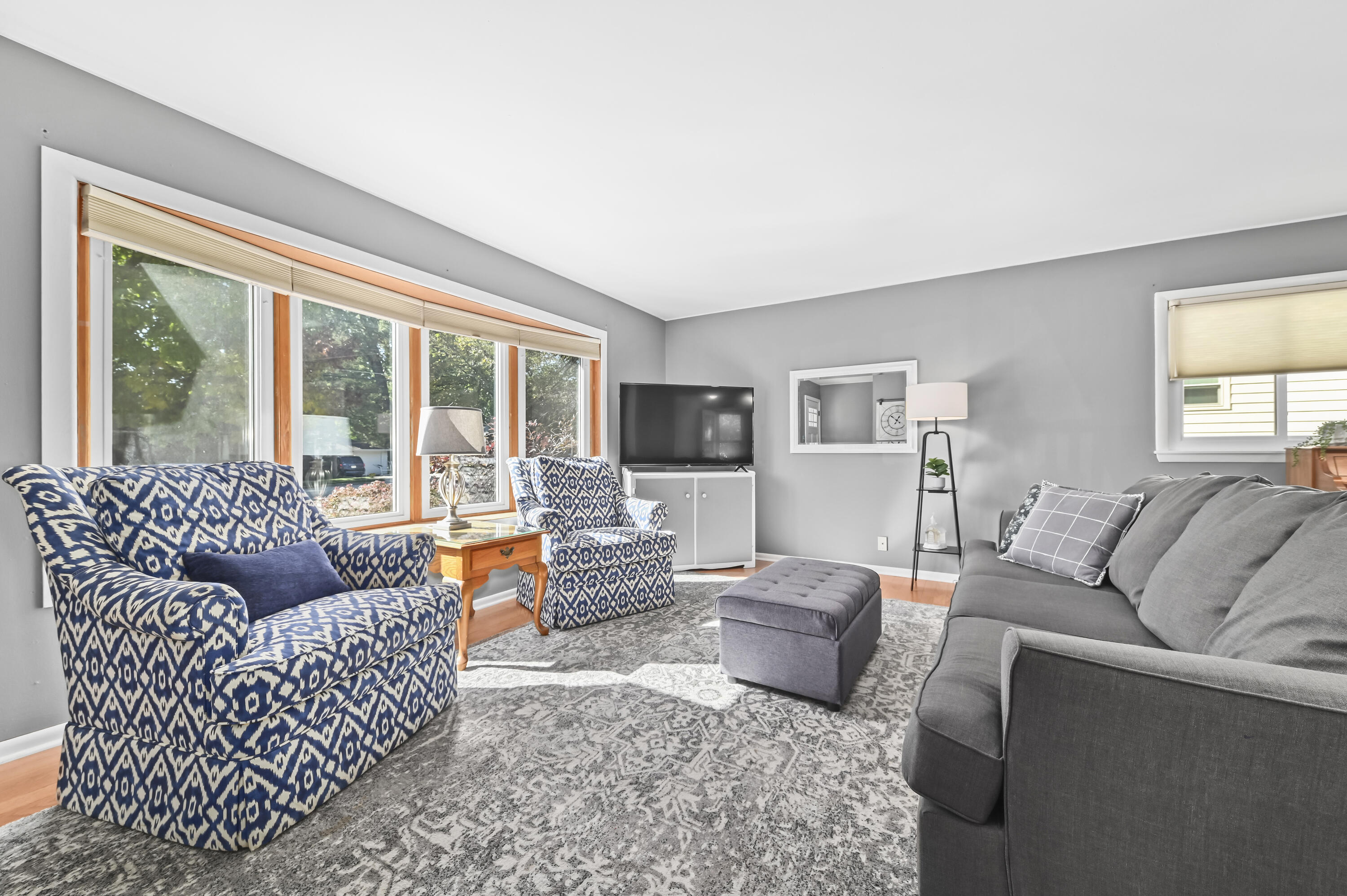5764 Bridge Road Cedarburg, WI 53012 - Photo 8 of 31 Living Room