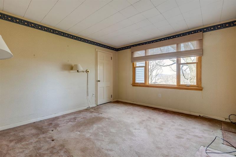 17 Newgate Road Pittsburgh, PA 15202 - Photo 14 of 25 Additional 1st floor room.