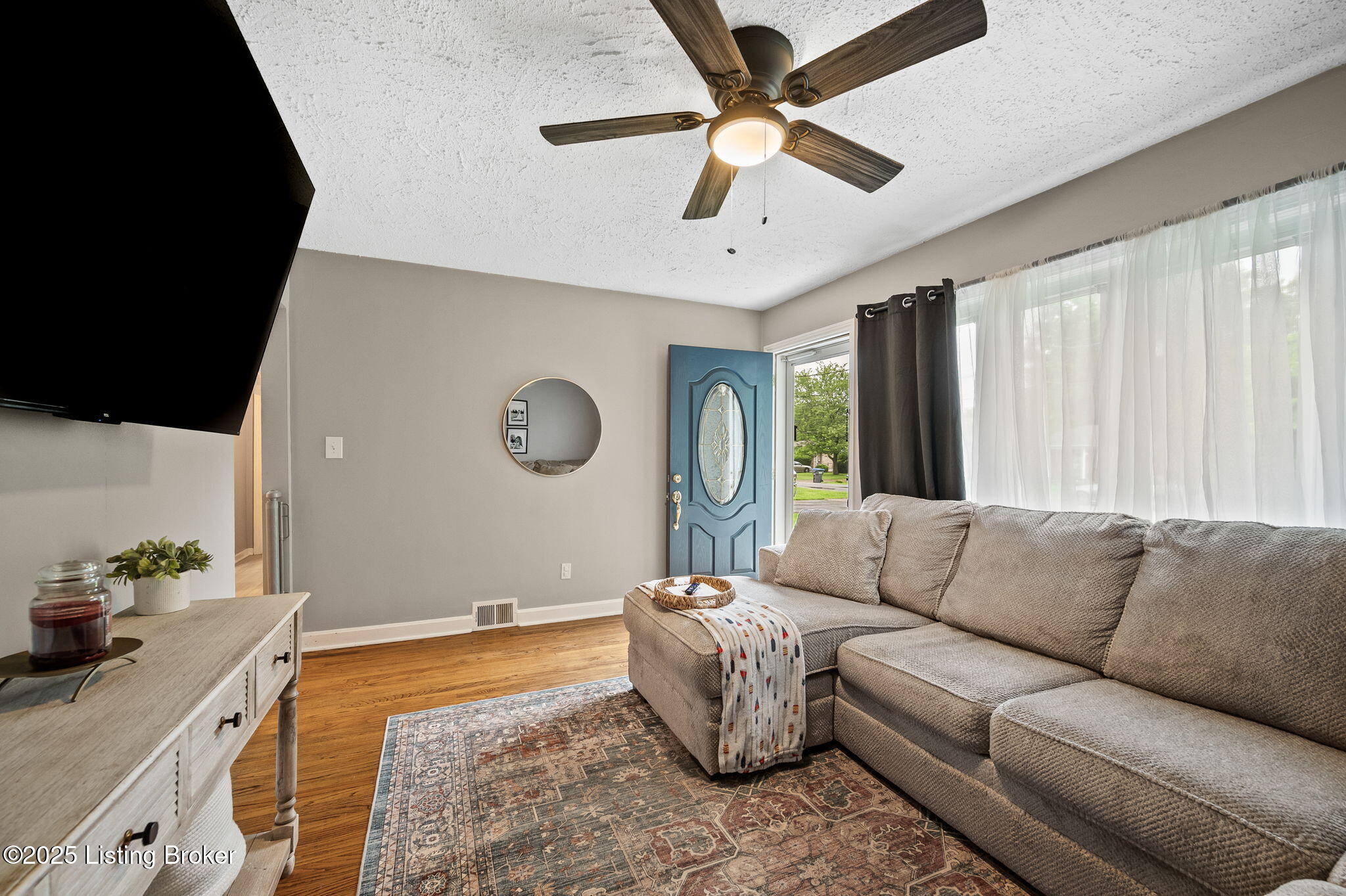 8433 Chase Road Louisville, KY 40258 - Photo 6 of 33 8-web-or-mls-8433-chase-rd