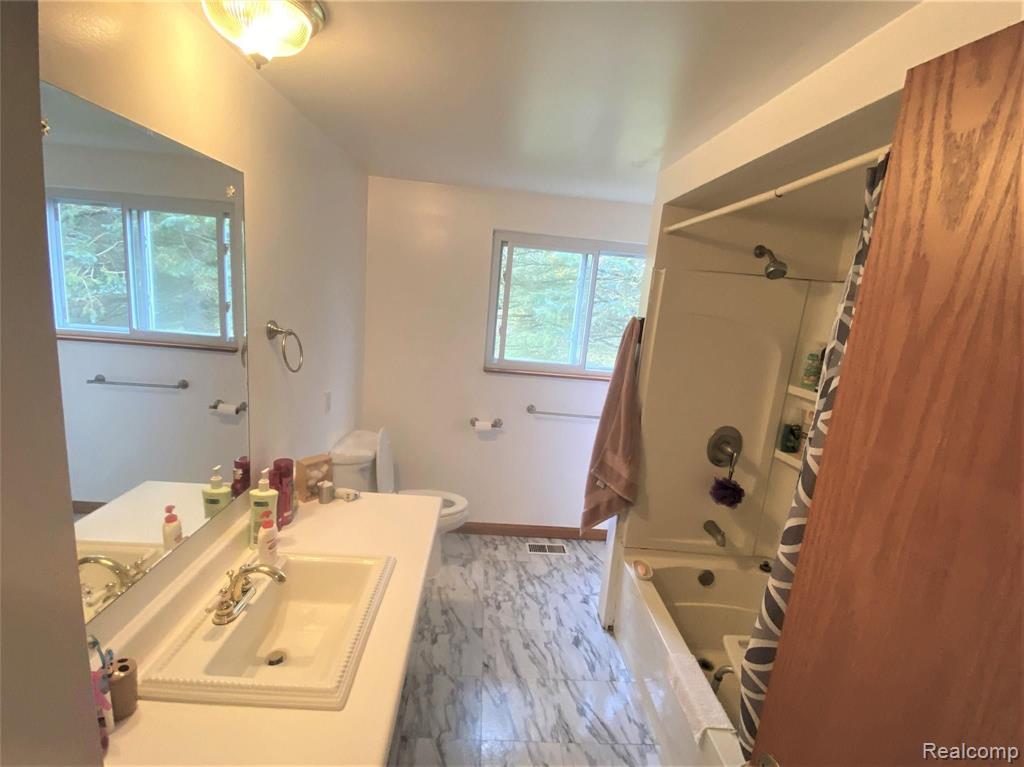 6949 Capac Road Yale, MI 48097 - Photo 6 of 31