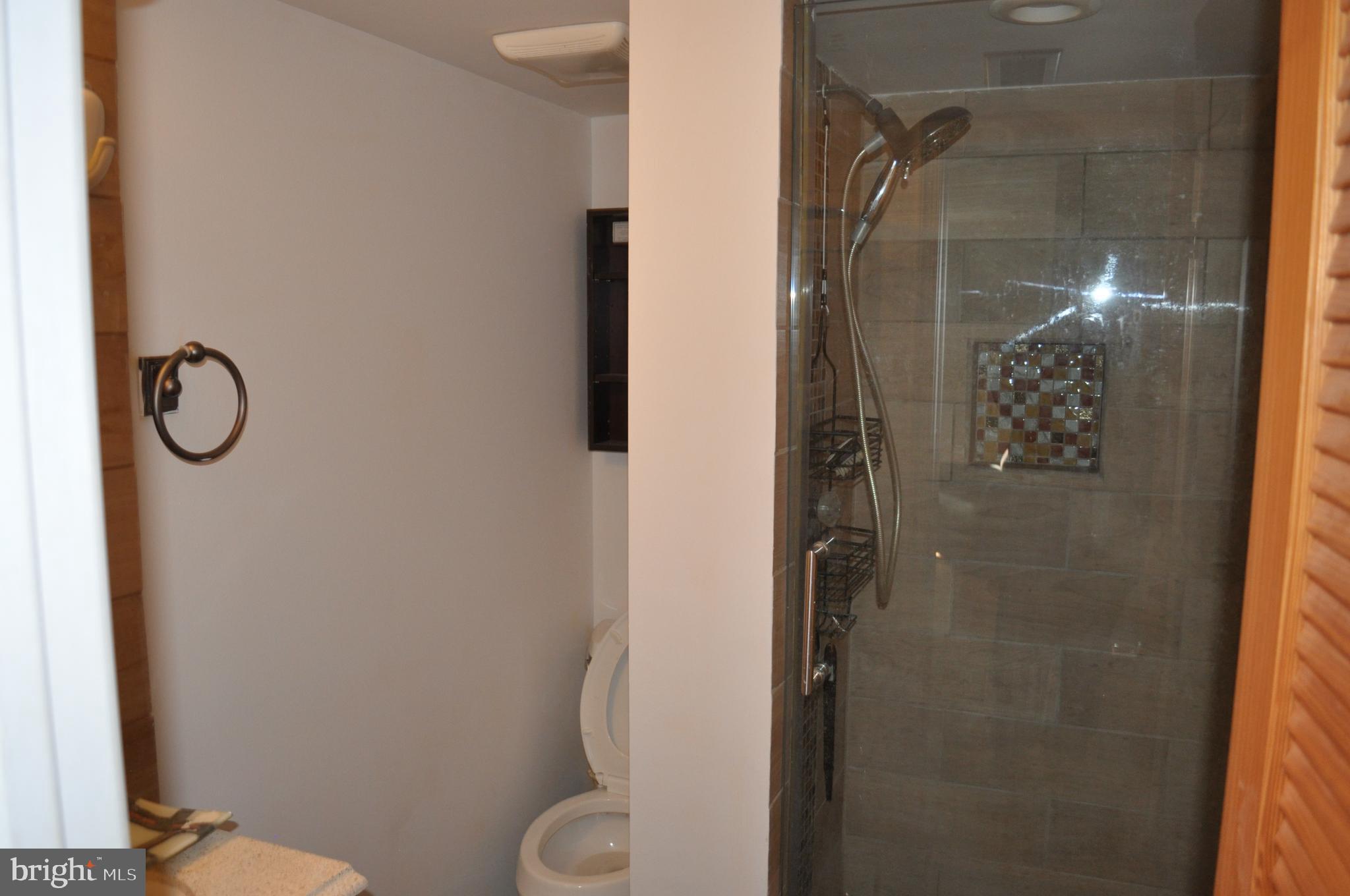 6000 Greentree Road Bethesda, MD 20817 - Photo 26 of 38 Bathroom - 2