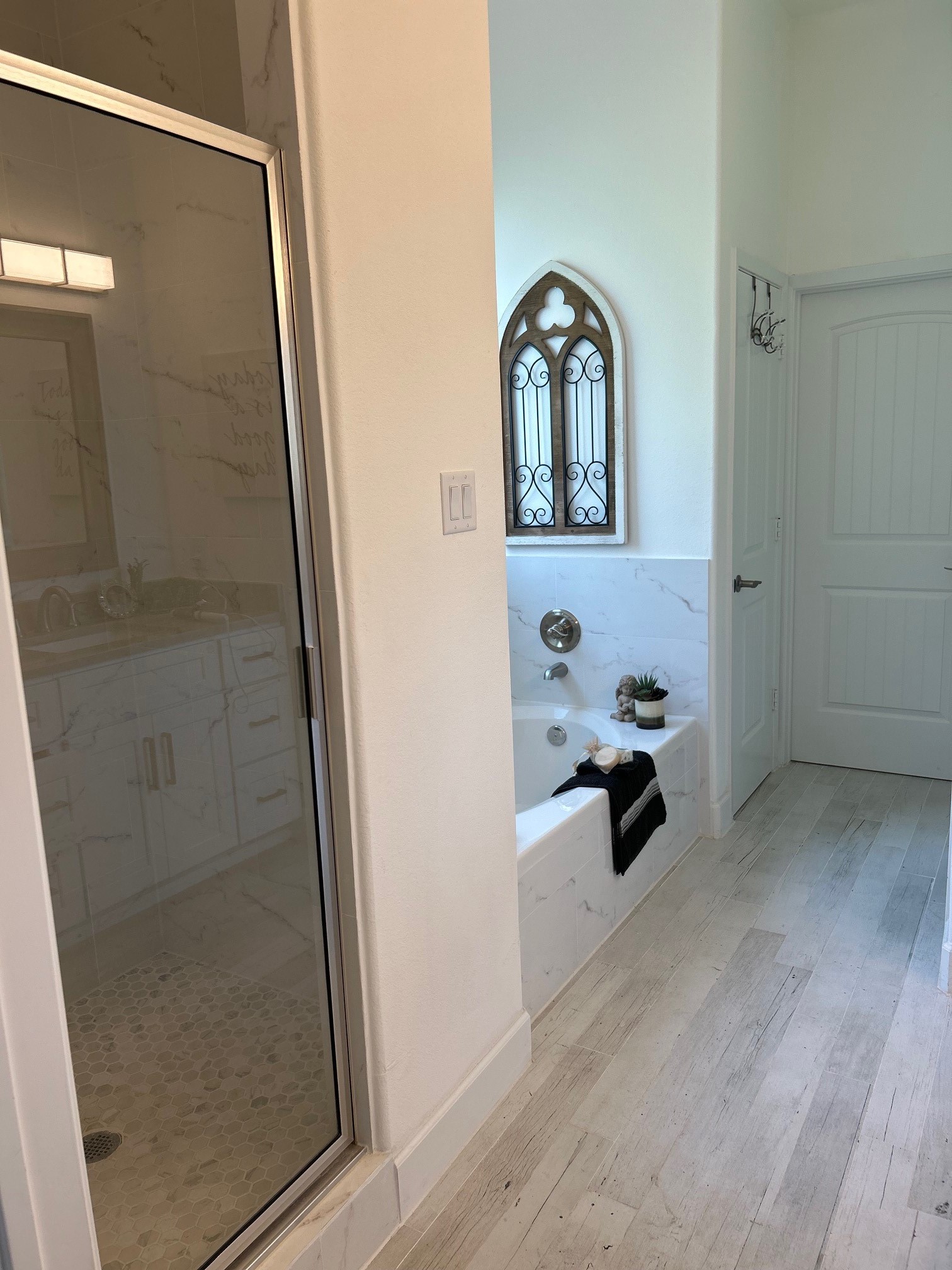 646 Echo Lane Livingston, TX 77351 - Photo 18 of 30 a view of a livingroom with a couch