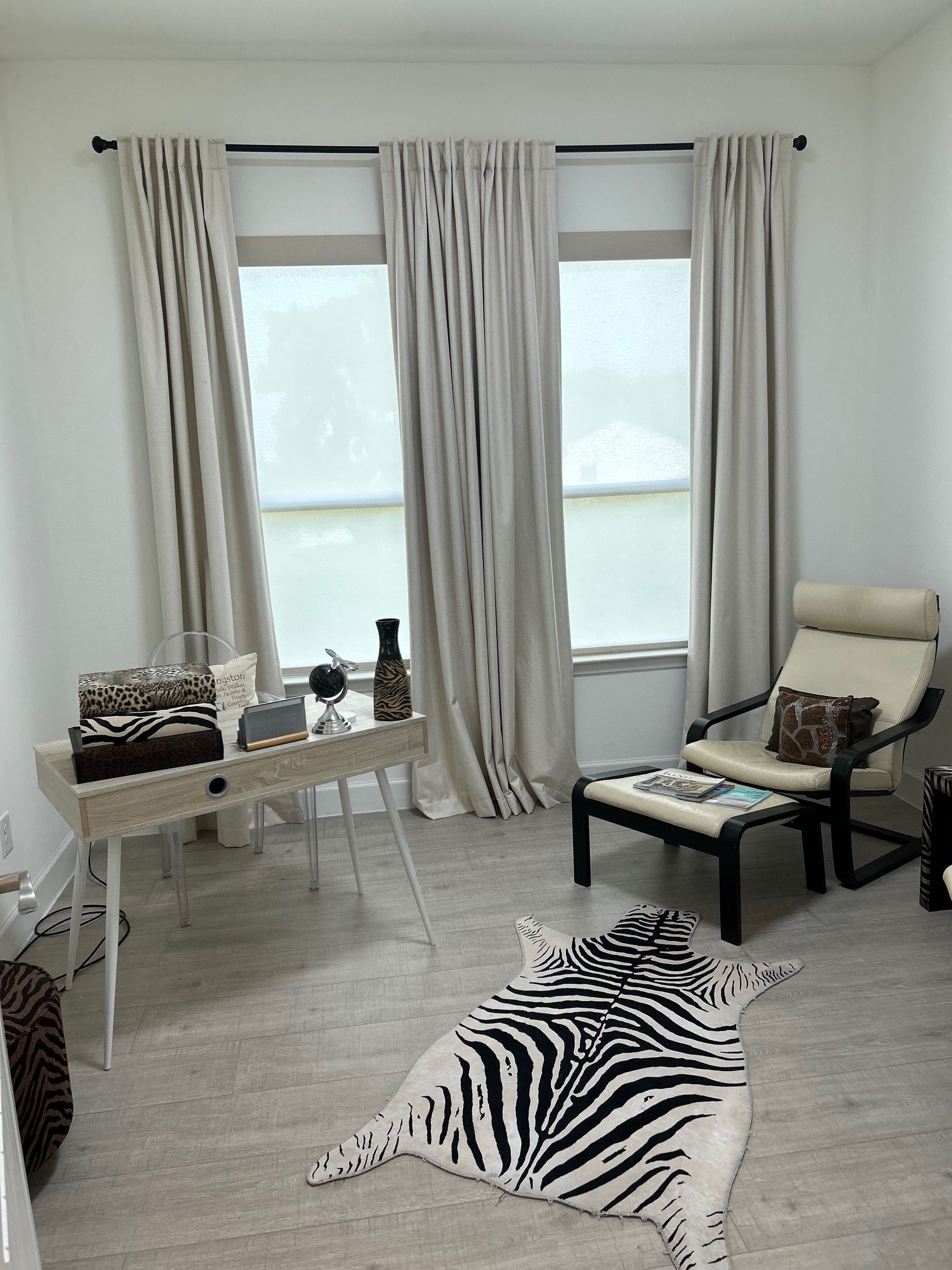 646 Echo Lane Livingston, TX 77351 - Photo 21 of 30 a living room with furniture and a window