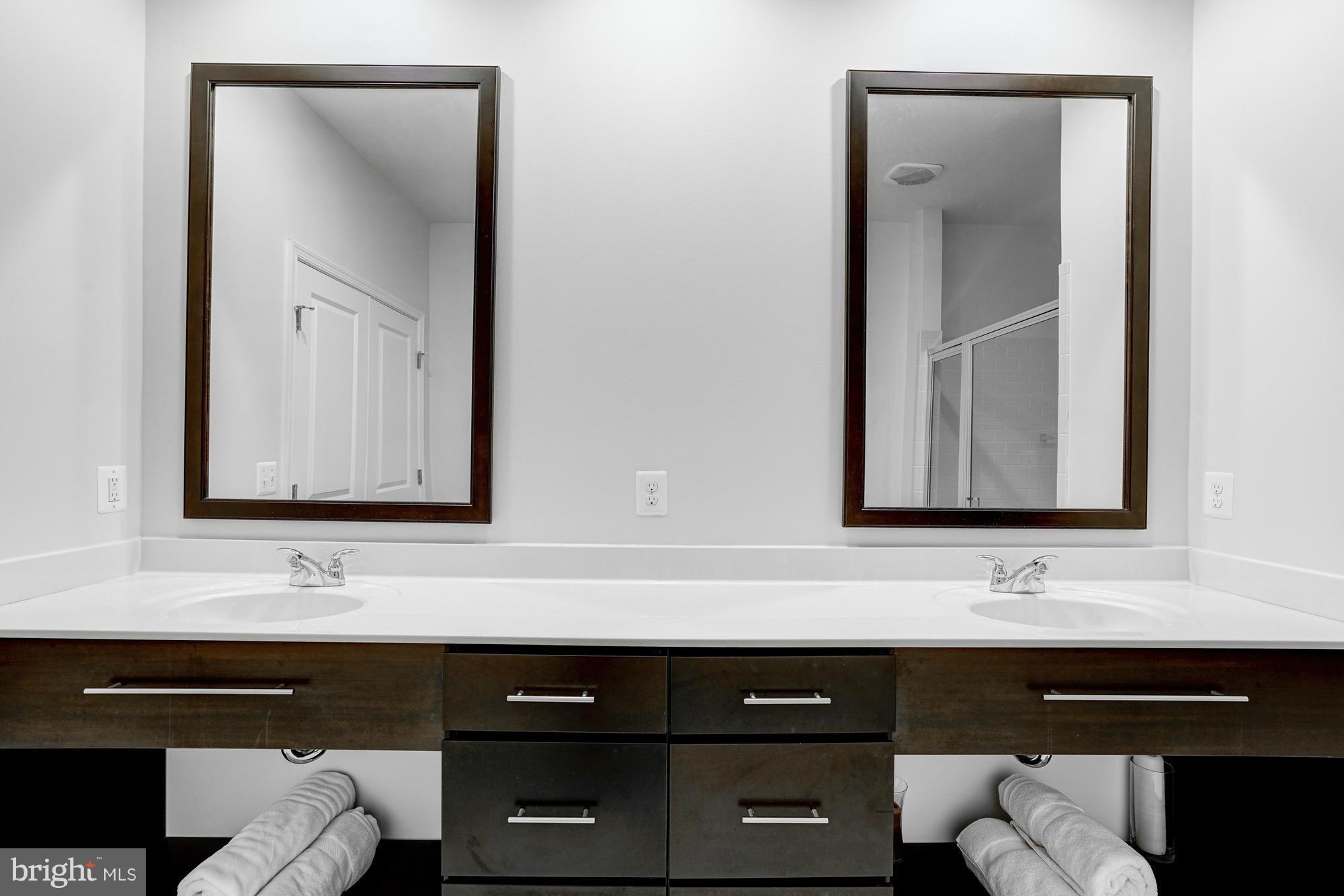 42277 Riggins Ridge Terrace Ashburn, VA 20148 - Photo 20 of 30 a bathroom with a sink and a mirror