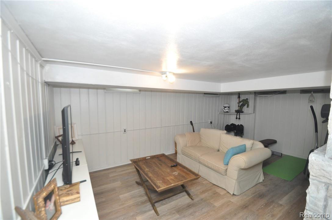 1540 Oxford Road Grosse Pointe, MI 48236 - Photo 23 of 33 Basment Sitting Area .jpg