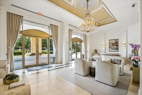 $1,599,000 | 1100 Uptown Park Boulevard, Unit 102, Houston, TX 77056