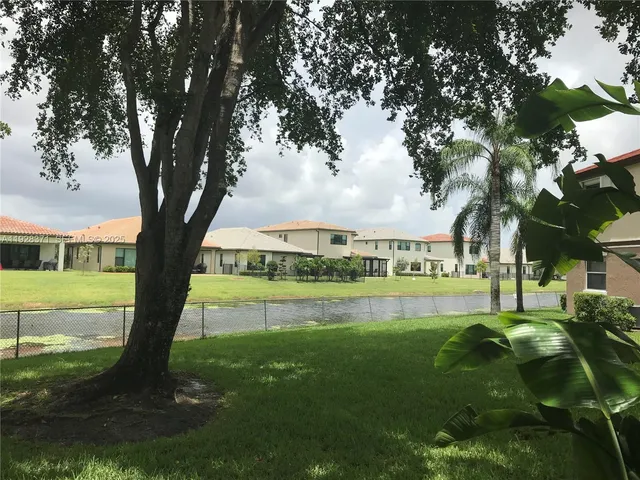 $1,950 | 1250 Southwest 113th Terrace, Unit 101, Pembroke Pines, FL 33025