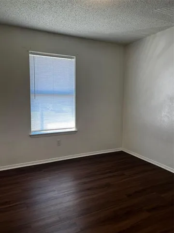 $1,195 | 319 Ware Drive, Grand Prairie, TX 75051