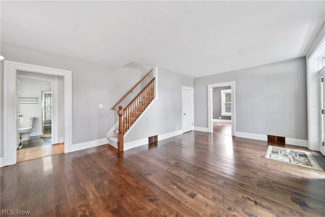 1927 Brainard Road Cleveland, OH 44124 - Photo 5 of 30