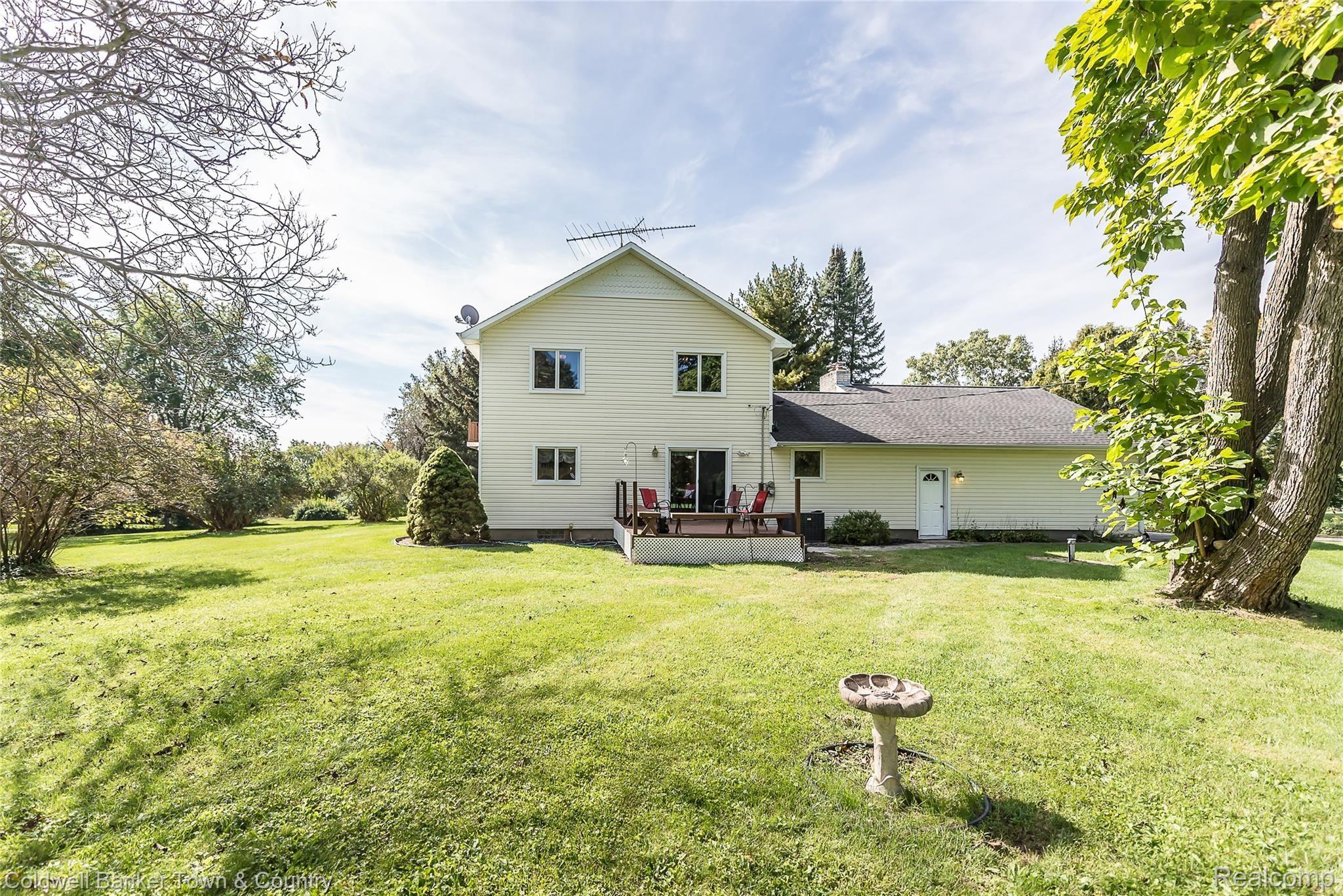 1810 North Hughes Road Howell, MI 48843 - Photo 8 of 55 DSC_8.jpg