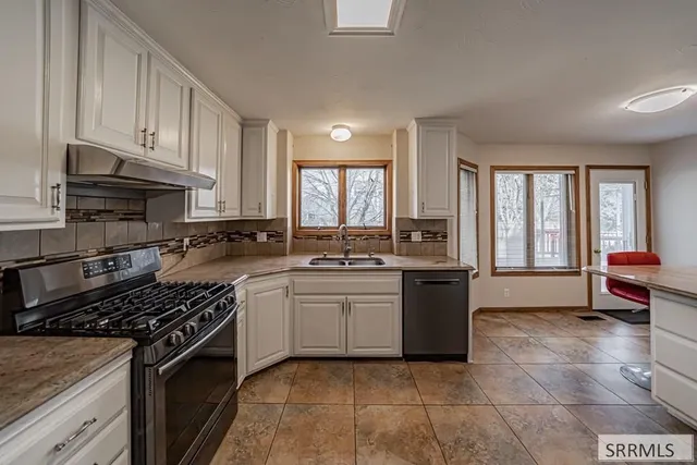 $2,700 | 2940 Sunnybrook Lane, Idaho Falls, ID 83404